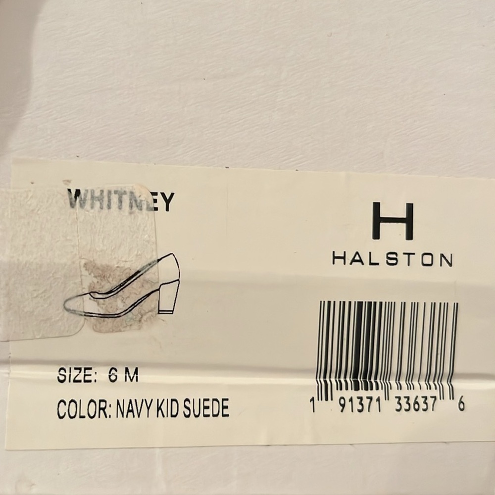 Halston Navy Blue Kid SuedeHeels Classic pumps in gorgeous blue color. Size 7 - Picture 12 of 12